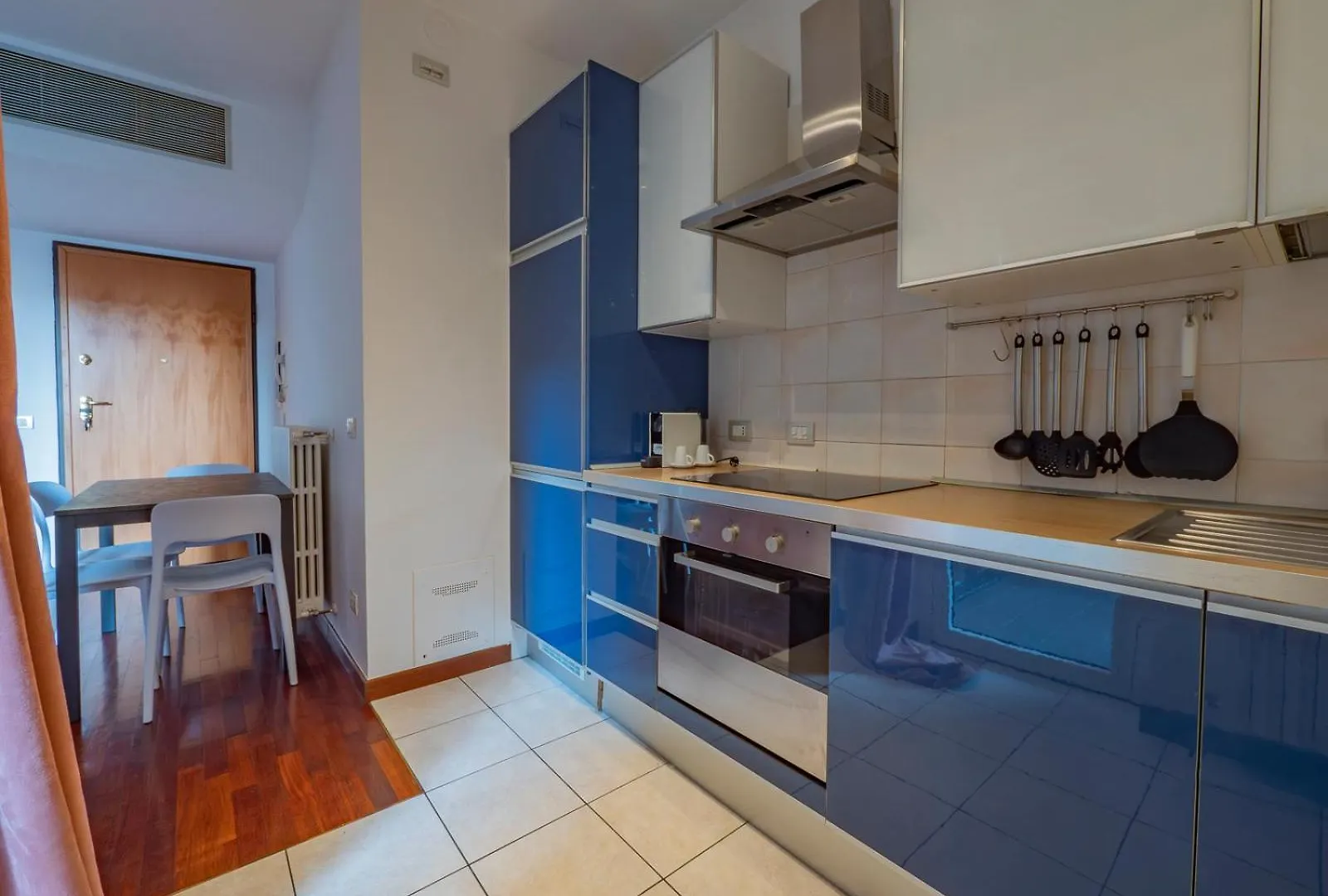 I Host Apartment - Trivulziana 3 ミラノ